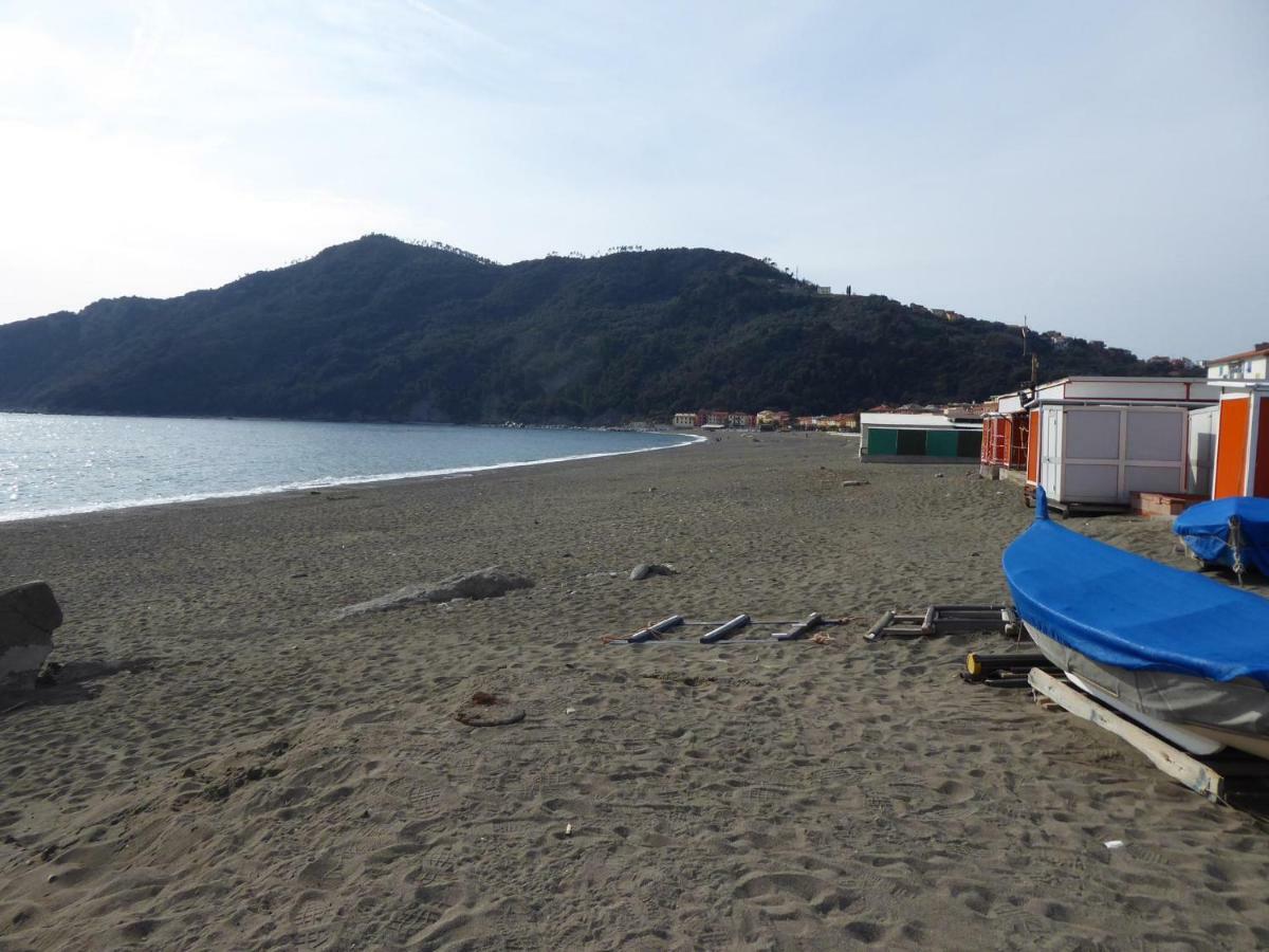 House Little Boat By Holiday World Riva Trigoso Bagian luar foto